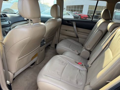 Used 2010 Toyota Highlander SE image 7