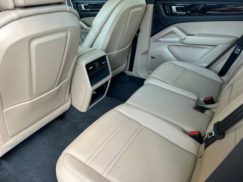 Certified 2023 Porsche Cayenne AWD/4WD image 13