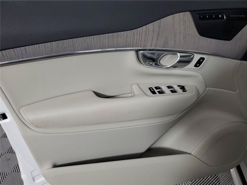 Certified 2025 Volvo XC90 T8 Plus w/ Protection Package Premier AWD/4WD image 19