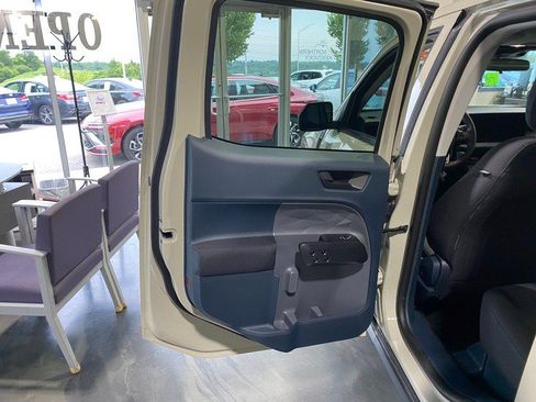 Used 2025 Ford Maverick XL w/ Equipment Group 102A AWD/4WD image 16