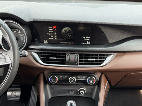 Used 2018 Alfa Romeo Stelvio AWD image 29