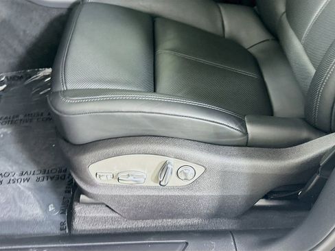 Certified 2026 Porsche Macan image 22