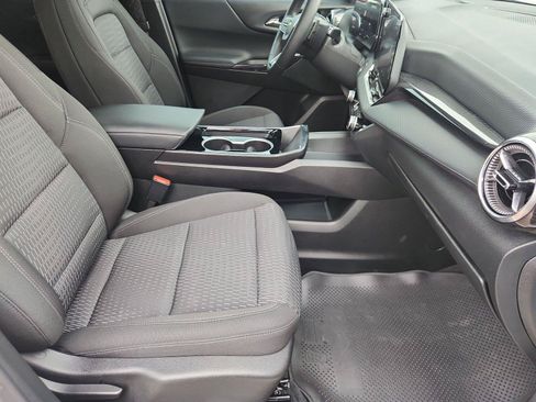 Used 2025 Chevrolet Equinox LT FWD image 27
