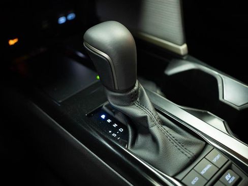 Used 2025 Toyota Camry SE image 21