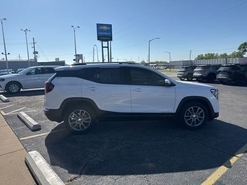 Used 2024 GMC Terrain SLT image 8