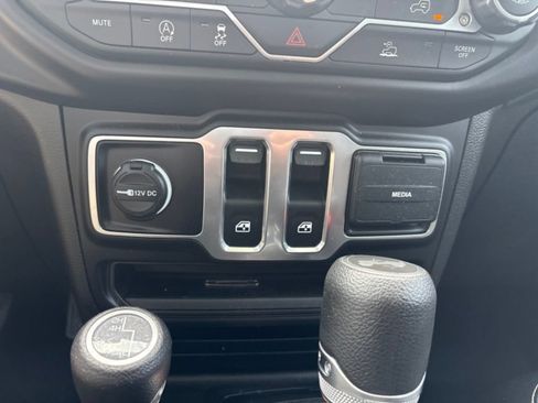 Used 2023 Jeep Wrangler Sport AWD/4WD image 16