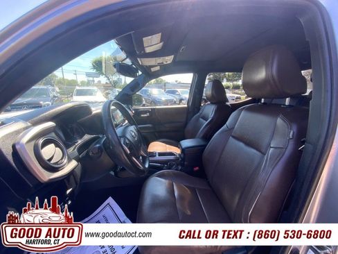 Used 2017 Toyota Tacoma Limited w/ Tow Package AWD/4WD image 7