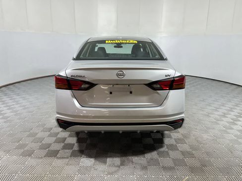 Used 2024 Nissan Altima 2.5 SV image 7