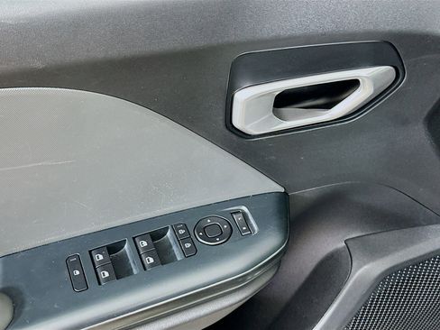 Used 2025 Kia K4 LXS image 15