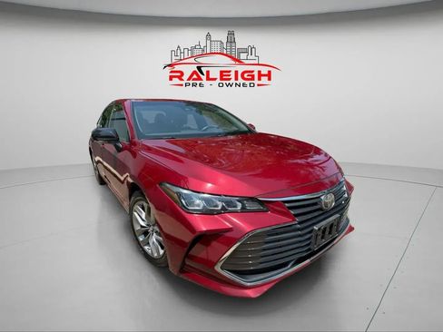 Used 2019 Toyota Avalon XLE image 5