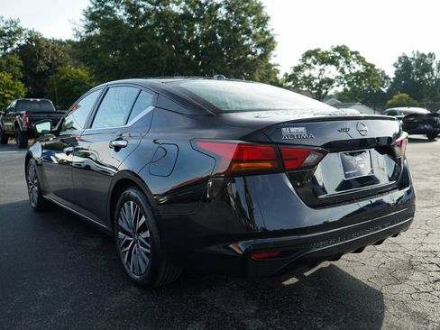 Used 2025 Nissan Altima 2.5 SV FWD image 3