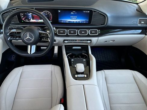 Used 2025 Mercedes-Benz GLS 450 4MATIC image 12