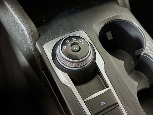 Used 2022 Ford Escape SE image 19