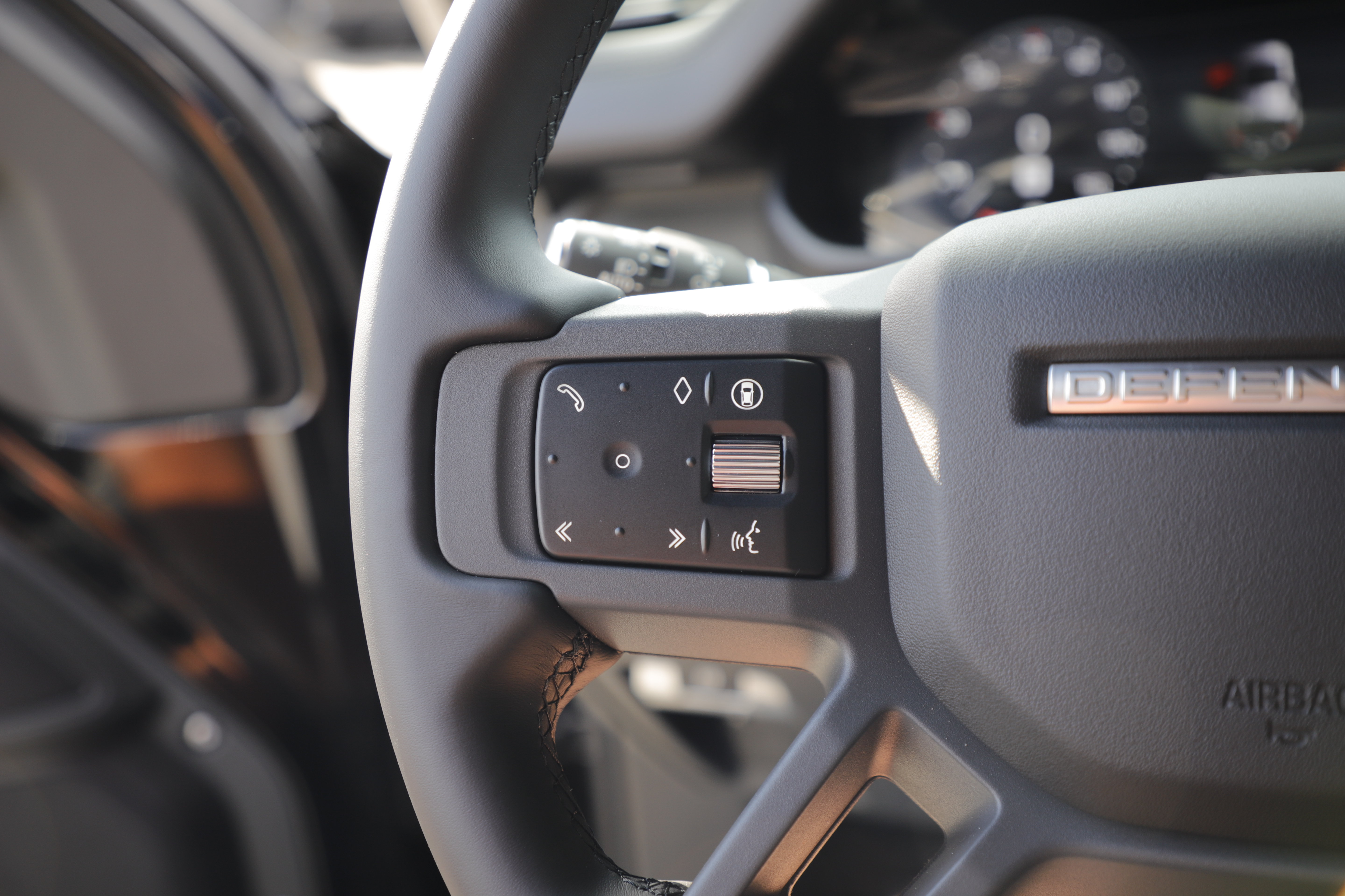 New 2026 Land Rover Defender 110 X-Dynamic SE AWD/4WD image 24