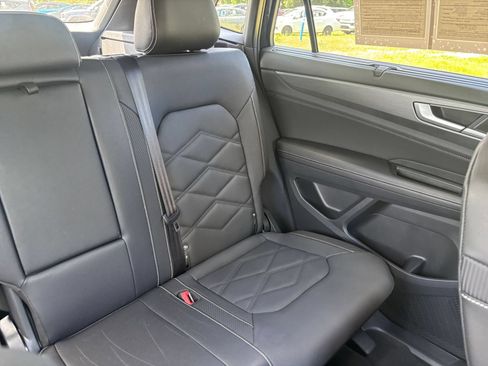 Used 2026 Volkswagen Atlas Cross Sport SE FWD image 40