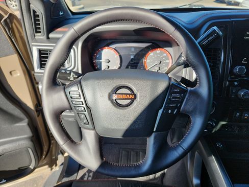 Used 2021 Nissan Titan PRO-4X w/ Pro-4x Convenience Package image 18