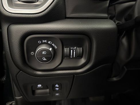New 2026 RAM 1500 4x4 Crew Cab image 17