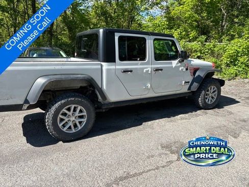 Used 2023 Jeep Gladiator Sport AWD/4WD image 2