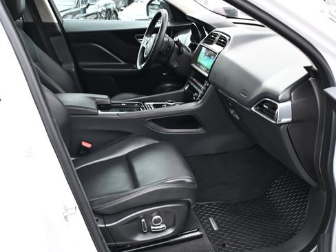Used 2020 Jaguar F-PACE Premium image 29