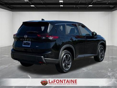 Used 2025 Nissan Rogue SV AWD/4WD image 5
