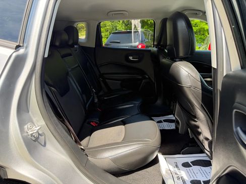 Used 2019 Jeep Compass Latitude w/ Popular Equipment Group AWD/4WD image 22