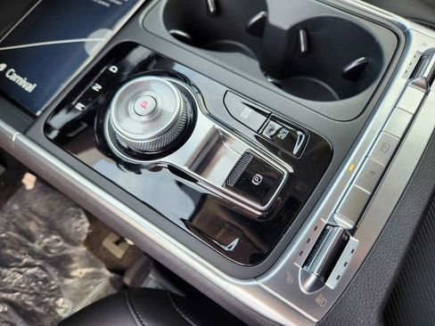 New 2025 Kia Carnival SX image 20