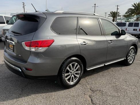 Used 2015 Nissan Pathfinder SV image 6