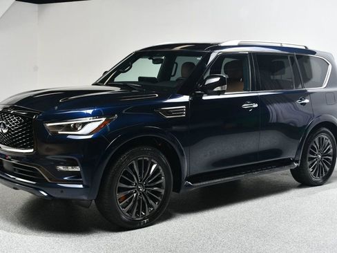 Used 2024 INFINITI QX80 Sensory AWD/4WD image 2