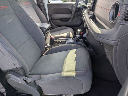 Used 2025 Jeep Wrangler Unlimited Rubicon image 29