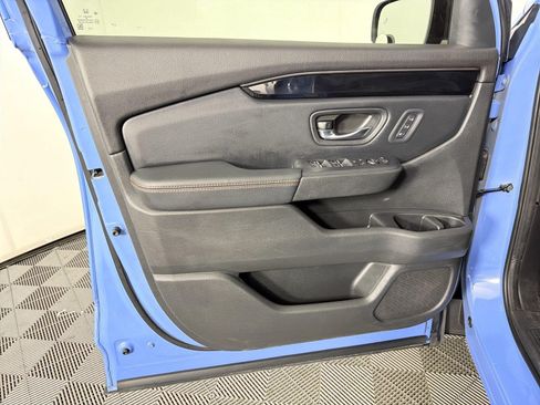 Used 2023 Honda Pilot TrailSport image 8