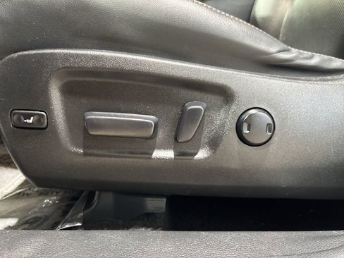 Used 2015 Toyota Highlander Limited image 12