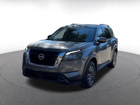 Used 2025 Nissan Pathfinder SV image 7