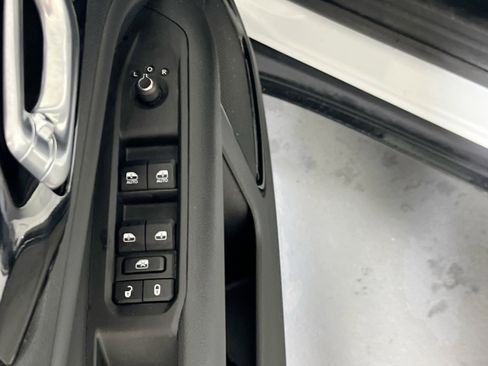 Used 2023 Jeep Compass Trailhawk AWD/4WD image 17