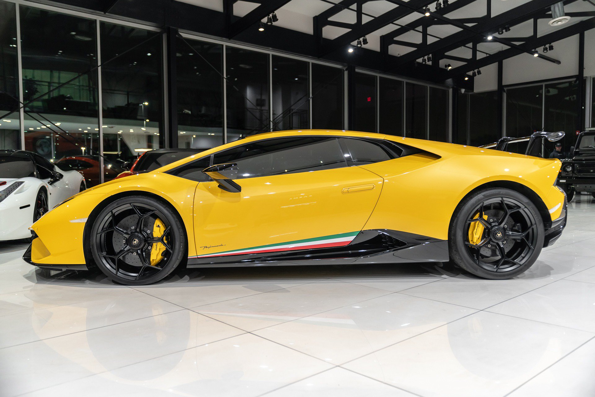 Used 2018 Lamborghini Huracan Performante AWD/4WD image 32