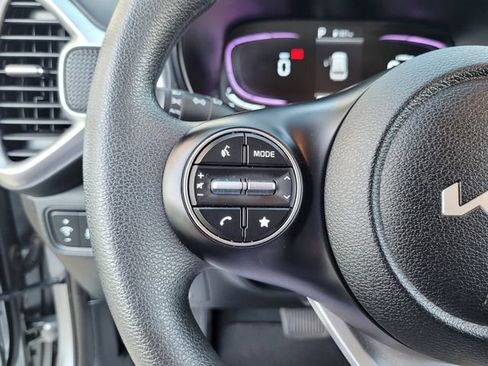 Used 2025 Kia Soul LX w/ LX Technology Package FWD image 23