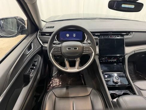 Used 2023 Jeep Grand Cherokee Limited w/ Trailer Tow Prep Group (B) AWD/4WD image 14