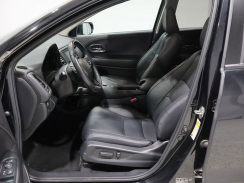 Used 2019 Honda HR-V Touring image 12