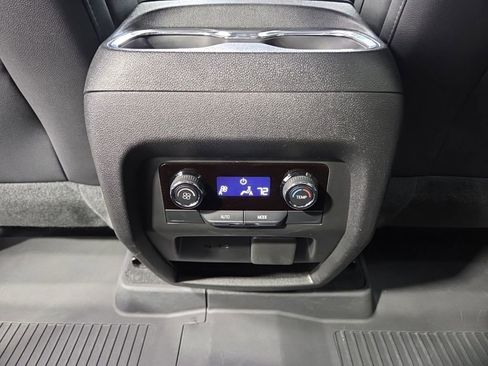 Used 2025 Chevrolet Traverse LT w/ Driver Confidence Package AWD/4WD image 31