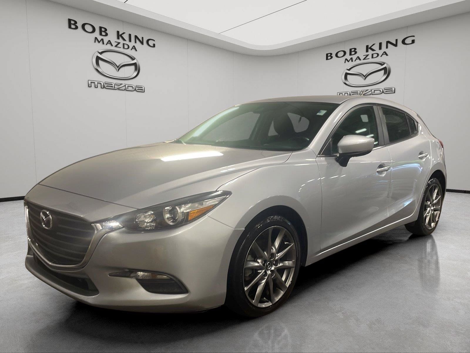 Used 2018 MAZDA MAZDA3 Touring FWD image 1