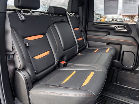 Used 2024 GMC Sierra 2500 AT4 image 13