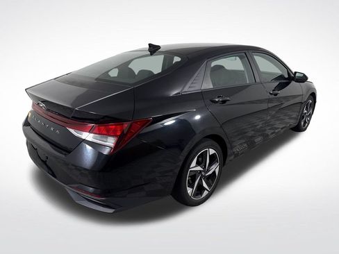 Used 2023 Hyundai Elantra SEL w/ Convenience Package FWD image 3