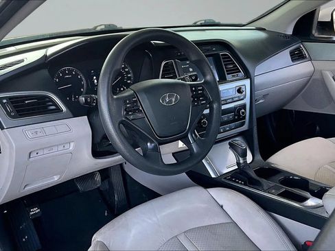 Used 2017 Hyundai Sonata SE FWD image 14