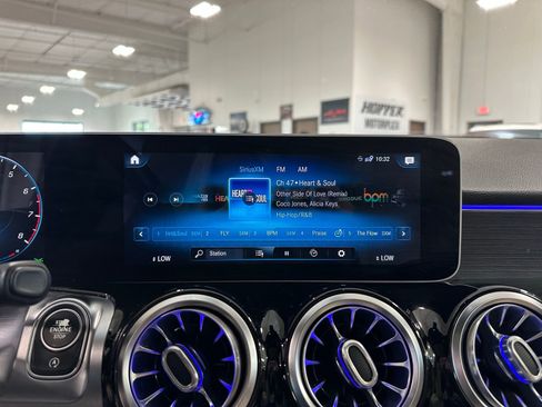 Used 2021 Mercedes-Benz GLB 250 w/ Premium Package image 28