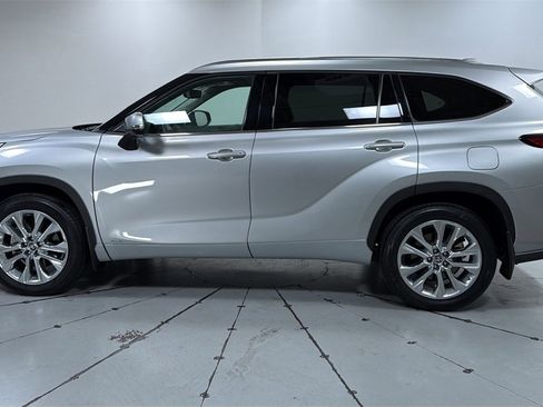 Used 2023 Toyota Highlander Limited image 8
