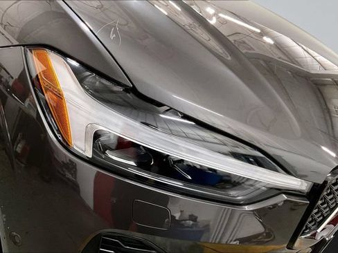 Certified 2024 Volvo XC60 B5 Plus w/ Protection Package Premier AWD/4WD image 32