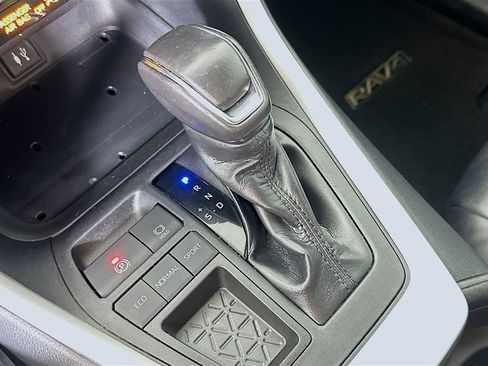 Used 2019 Toyota RAV4 XLE Premium image 29