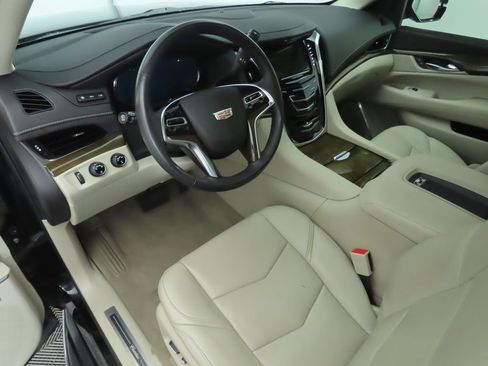 Used 2020 Cadillac Escalade Luxury w/ LPO, Radiant Package image 9