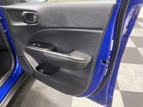 Used 2023 Hyundai Venue Limited image 25