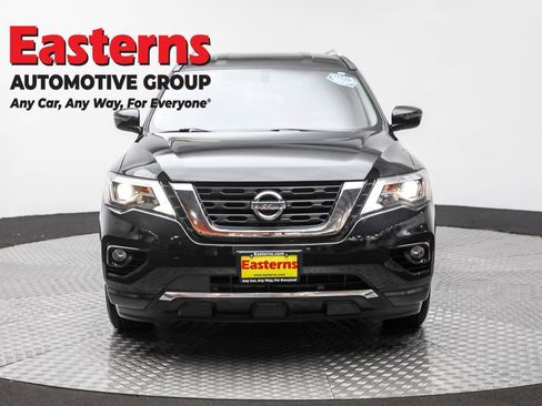 Used 2019 Nissan Pathfinder SV image 2