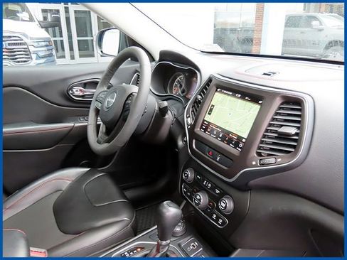 Used 2022 Jeep Cherokee Trailhawk w/ Sun, Sound & Nav Group image 8